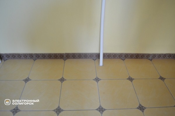 «Не хотели жить в свинарнике». Как солигорчане превратили убитый подъезд в элитный