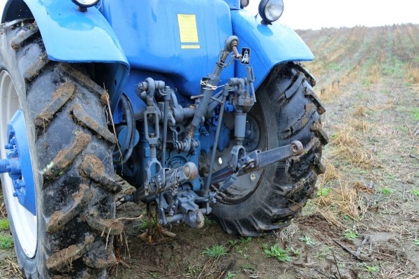 По полям, по полям синий трактор едет к нам! Белорус показал восстановленный МТЗ-50 1965 г. в.