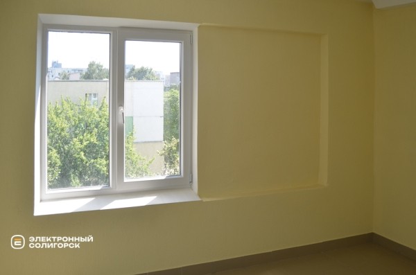 «Не хотели жить в свинарнике». Как солигорчане превратили убитый подъезд в элитный