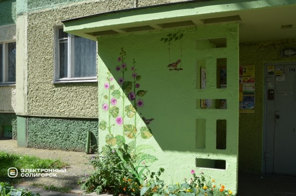 «Не хотели жить в свинарнике». Как солигорчане превратили убитый подъезд в элитный