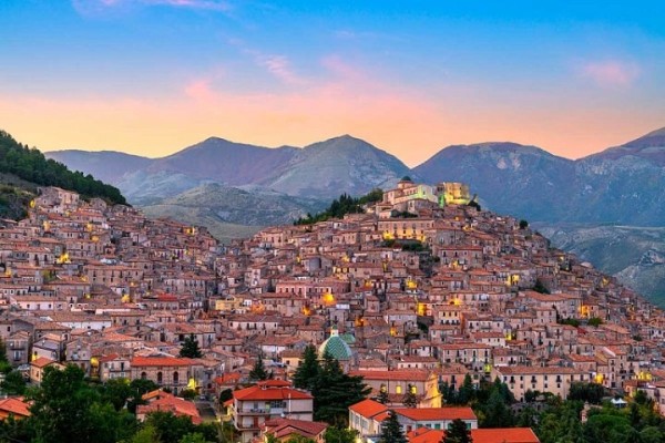 Белорусы могут переехать в Италию – за это им заплатят €30 тысяч Белорусы могут переехать в Италию – за это им заплатят €30 тысяч