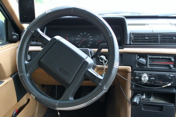 Настоящий «шведский чемодан»! На брестских улицах до сих пор ездит на неубиваемом Volvo 740 GL Настоящий «шведский чемодан»! На брестских улицах до сих пор ездит на неубиваемом Volvo 740 GL