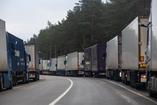 «Ругань здесь обычное дело!» Репортаж с белорусско-литовской границы, где очередь растянулась на неделю