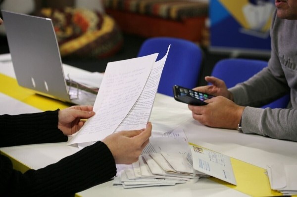 После ремонта на СТО автовладелец остался без документов на машину. Сервисмен: «Верну документы настоящему хозяину»