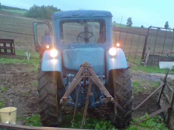 По полям, по полям синий трактор едет к нам! Белорус показал восстановленный МТЗ-50 1965 г. в.