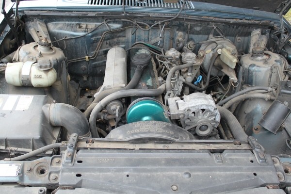 Настоящий «шведский чемодан»! На брестских улицах до сих пор ездит на неубиваемом Volvo 740 GL Настоящий «шведский чемодан»! На брестских улицах до сих пор ездит на неубиваемом Volvo 740 GL