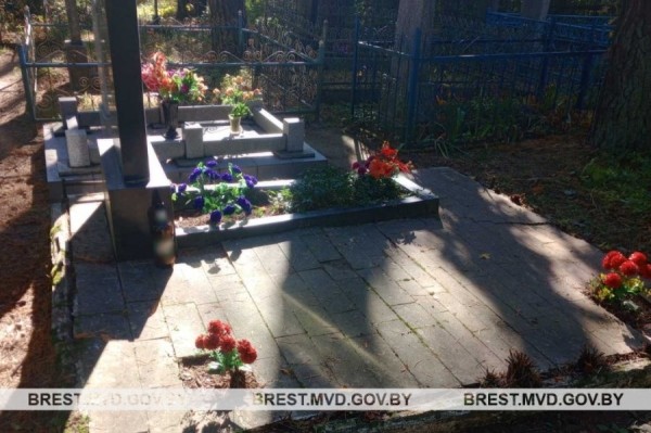 Житель Барановичей похитил ограду на кладбище и сдал ее на металлолом Житель Барановичей похитил ограду на кладбище и сдал ее на металлолом