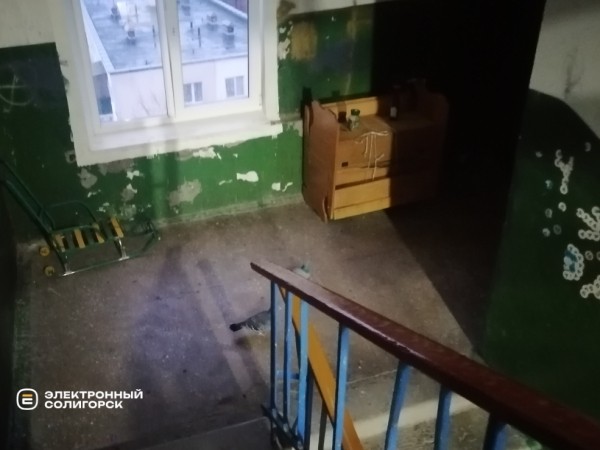 «Не хотели жить в свинарнике». Как солигорчане превратили убитый подъезд в элитный