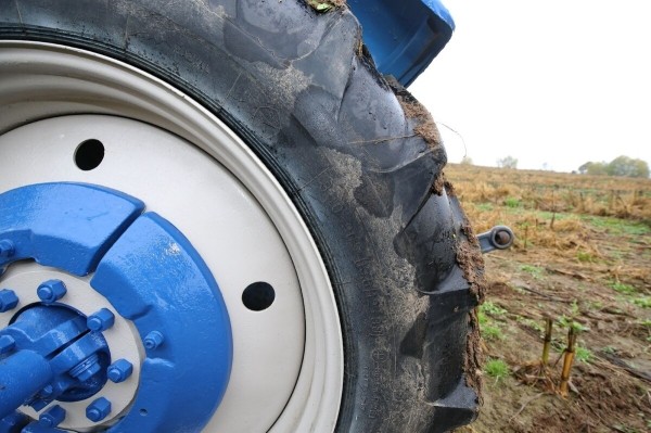 По полям, по полям синий трактор едет к нам! Белорус показал восстановленный МТЗ-50 1965 г. в.