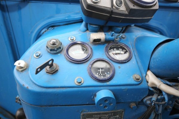 По полям, по полям синий трактор едет к нам! Белорус показал восстановленный МТЗ-50 1965 г. в.