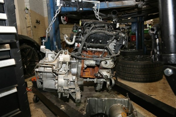 После ремонта на СТО автовладелец остался без документов на машину. Сервисмен: «Верну документы настоящему хозяину»