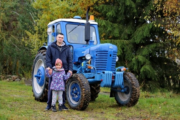 По полям, по полям синий трактор едет к нам! Белорус показал восстановленный МТЗ-50 1965 г. в.
