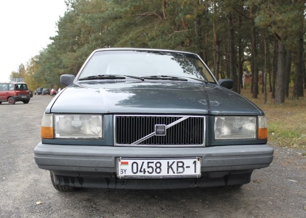 Настоящий «шведский чемодан»! На брестских улицах до сих пор ездит на неубиваемом Volvo 740 GL Настоящий «шведский чемодан»! На брестских улицах до сих пор ездит на неубиваемом Volvo 740 GL