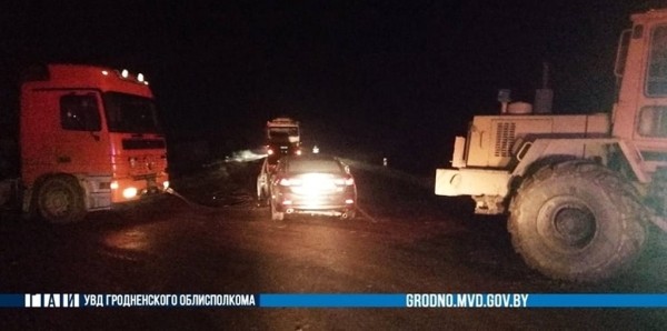 Буксировочный трос в сумерках прошил Mazda. Слова водителя