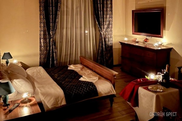 Запланируйте семейный отдых на антуражной вилле с бассейном и рестораном недалеко от Бреста. Аренда номеров, празднование торжеств в Villa Boutique Hotel