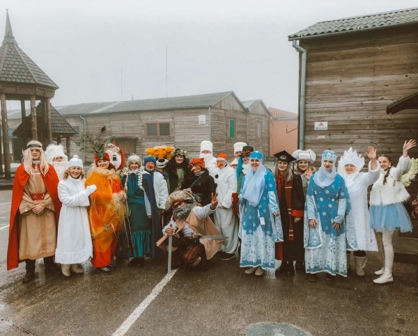 Парк животных приглашает на новогоднюю сказку «По ту сторону зеркала» Парк животных приглашает на новогоднюю сказку «По ту сторону зеркала»