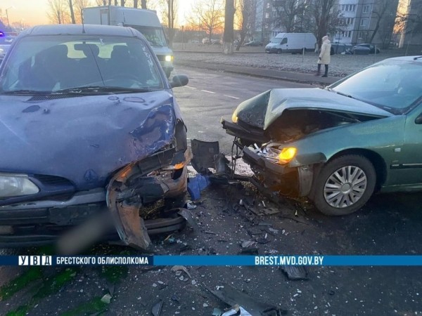 В Пинске сильно столкнулись автомобили. Кто виноват?