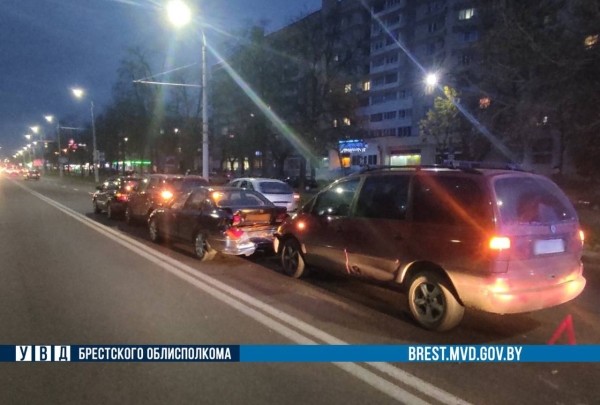 ДТП в Бресте с участием 4 автомобилей ДТП в Бресте с участием 4 автомобилей