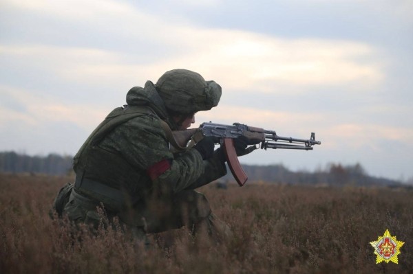 На Брестском полигоне с подразделениями 38-й отдельной гвардейской десантно-штурмовой бригады прошло батальонное тактическое учение с боевой стрельбой