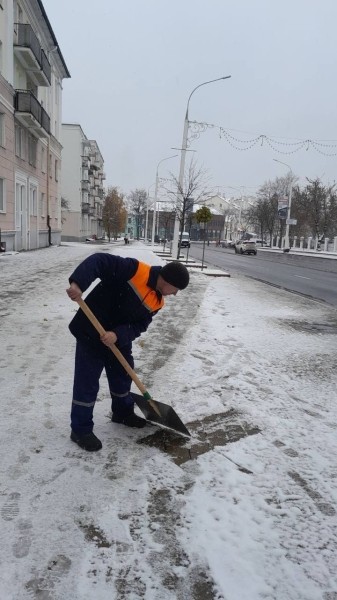 Коммунальные службы в усиленном режиме ведут работы по уборке города Коммунальные службы в усиленном режиме ведут работы по уборке города