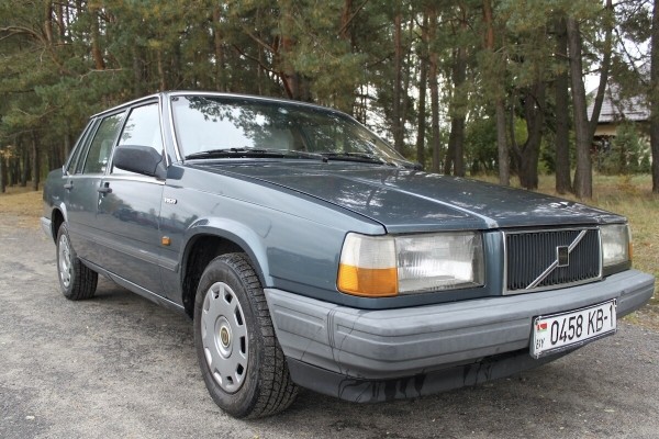 Настоящий «шведский чемодан»! На брестских улицах до сих пор ездит на неубиваемом Volvo 740 GL Настоящий «шведский чемодан»! На брестских улицах до сих пор ездит на неубиваемом Volvo 740 GL