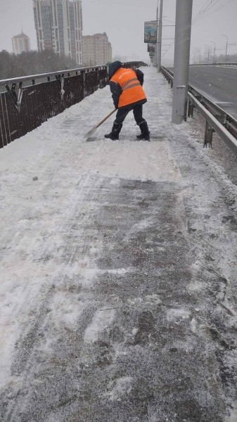 Коммунальные службы в усиленном режиме ведут работы по уборке города Коммунальные службы в усиленном режиме ведут работы по уборке города