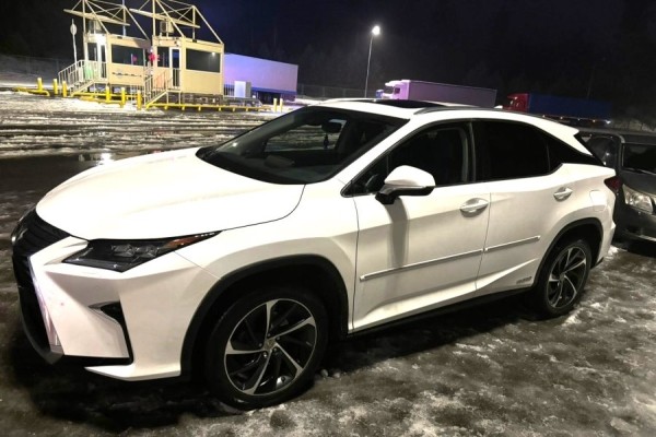 В Беларусь везли премиальный Mercedes, который уже месяц искала полиция Германии В Беларусь везли премиальный Mercedes, который уже месяц искала полиция Германии