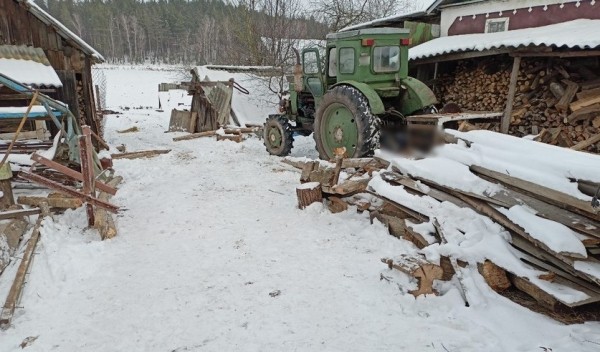 При распилке дров погиб пенсионер