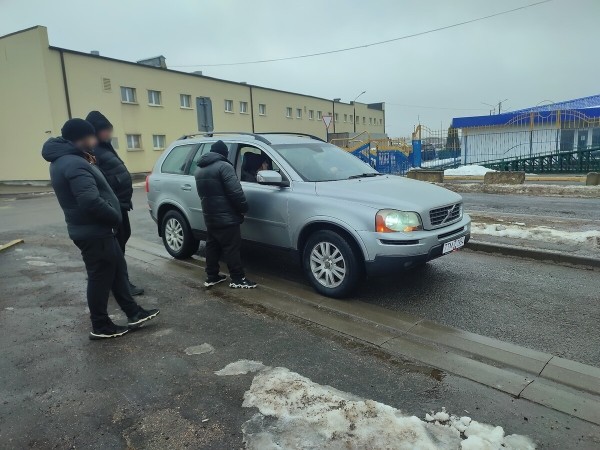 Год не может расстаться с машиной. Белорус продаёт 15-летний Volvo XC90, а никто не берёт! Почему? Год не может расстаться с машиной. Белорус продаёт 15-летний Volvo XC90, а никто не берёт! Почему?