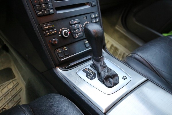 Год не может расстаться с машиной. Белорус продаёт 15-летний Volvo XC90, а никто не берёт! Почему? Год не может расстаться с машиной. Белорус продаёт 15-летний Volvo XC90, а никто не берёт! Почему?