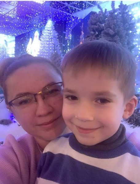 Стала бабушкой, а через месяц — мамой. Поговорили с бабушками «немного за 35»