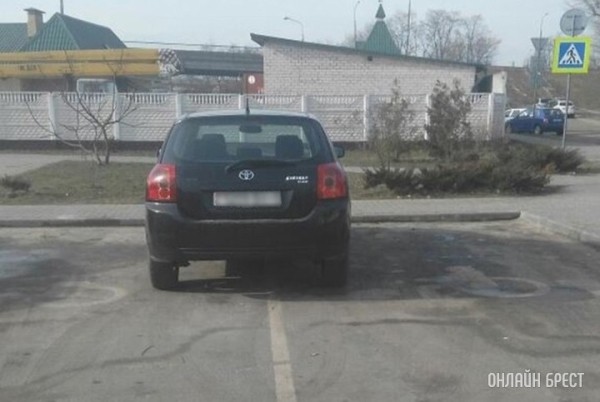 Остановка и стоянка ТС: вспоминаем, как правильно поставить авто и какие штрафы дадут за нарушения