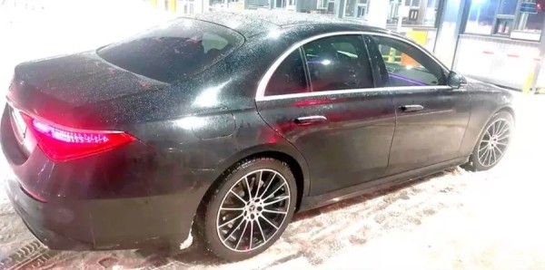 В Беларусь везли премиальный Mercedes, который уже месяц искала полиция Германии В Беларусь везли премиальный Mercedes, который уже месяц искала полиция Германии