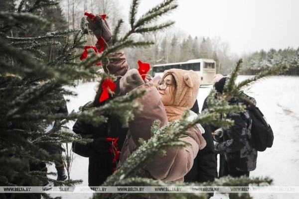 Партизанский Дед Мороз всю зиму будет принимать гостей в Ивацевичском районе Партизанский Дед Мороз всю зиму будет принимать гостей в Ивацевичском районе