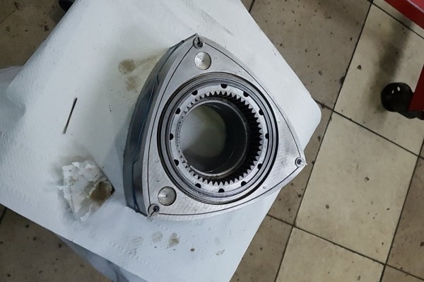 Белорус восстановил роторную Mazda RX7. Как она у него оказалась?