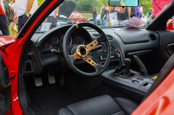 Белорус восстановил роторную Mazda RX7. Как она у него оказалась?