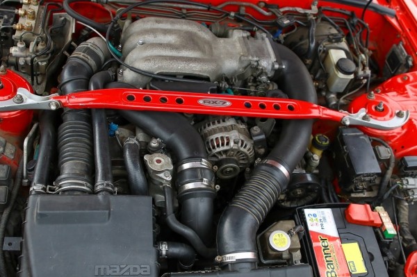 Белорус восстановил роторную Mazda RX7. Как она у него оказалась?