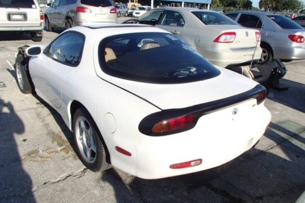 Белорус восстановил роторную Mazda RX7. Как она у него оказалась?