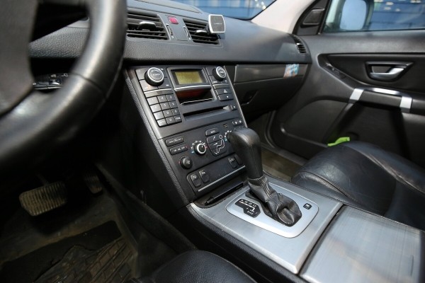 Год не может расстаться с машиной. Белорус продаёт 15-летний Volvo XC90, а никто не берёт! Почему? Год не может расстаться с машиной. Белорус продаёт 15-летний Volvo XC90, а никто не берёт! Почему?