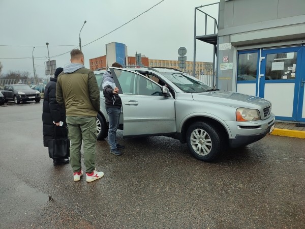 Год не может расстаться с машиной. Белорус продаёт 15-летний Volvo XC90, а никто не берёт! Почему? Год не может расстаться с машиной. Белорус продаёт 15-летний Volvo XC90, а никто не берёт! Почему?