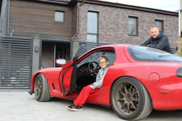 Белорус восстановил роторную Mazda RX7. Как она у него оказалась?