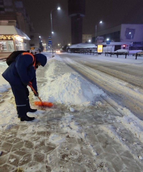 В Бресте ведется уборка снега В Бресте ведется уборка снега
