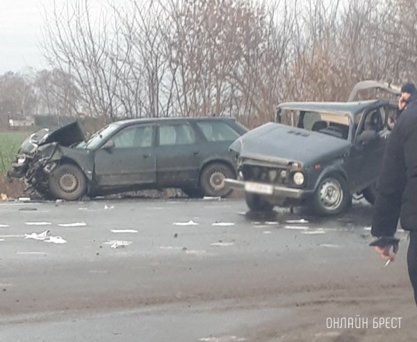 Три легковушки столкнулись под Брестом, один из водителей госпитализирован
