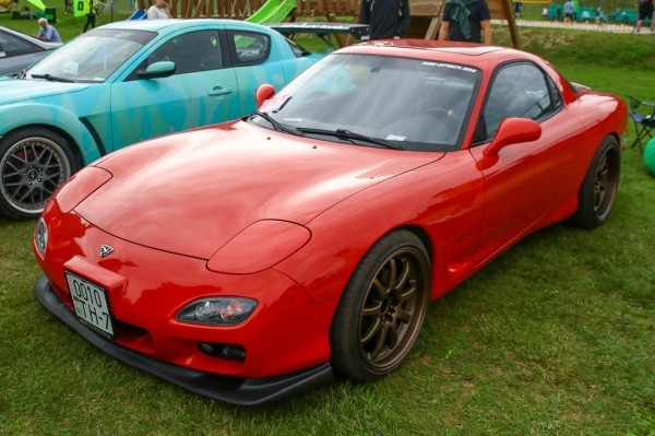Белорус восстановил роторную Mazda RX7. Как она у него оказалась?