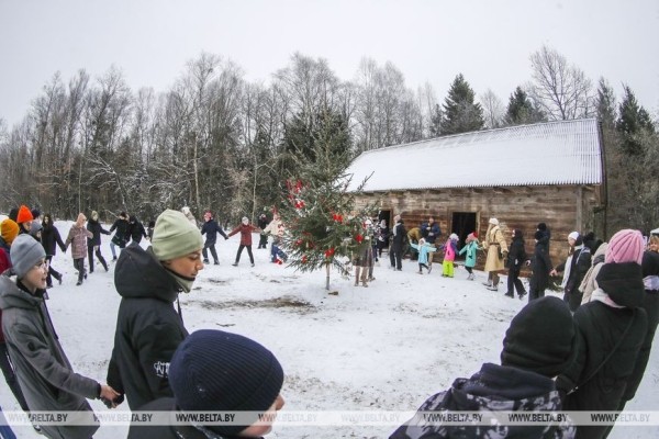 Партизанский Дед Мороз всю зиму будет принимать гостей в Ивацевичском районе Партизанский Дед Мороз всю зиму будет принимать гостей в Ивацевичском районе