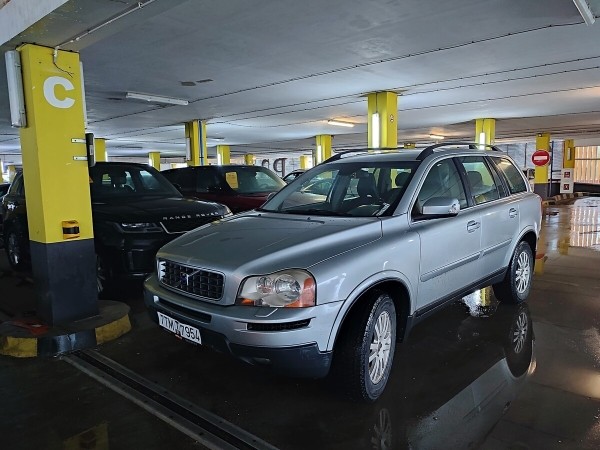 Год не может расстаться с машиной. Белорус продаёт 15-летний Volvo XC90, а никто не берёт! Почему? Год не может расстаться с машиной. Белорус продаёт 15-летний Volvo XC90, а никто не берёт! Почему?