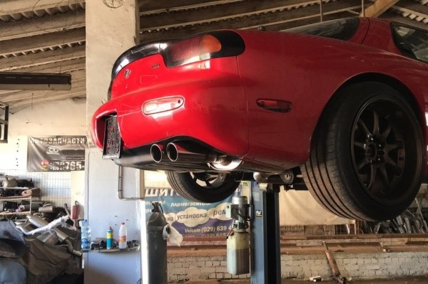 Белорус восстановил роторную Mazda RX7. Как она у него оказалась?