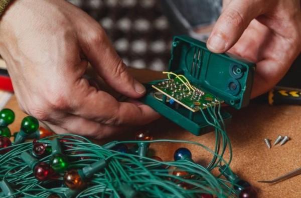 В Гродно годовалая девочка проглотила 13 лампочек от новогодней гирлянды