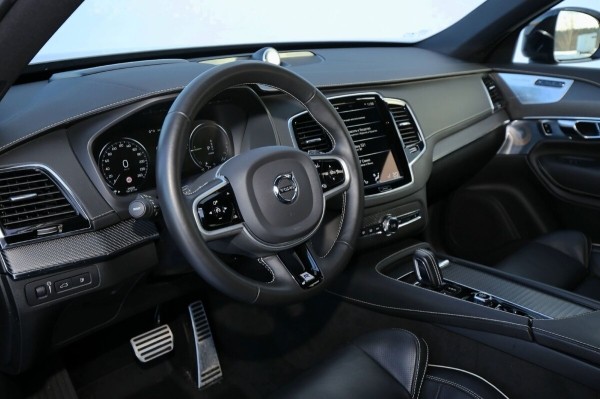 «ТО у дилера со всеми расходниками — 1 200 рублей». Белорус о владении 400-сильным гибридом Volvo XC90