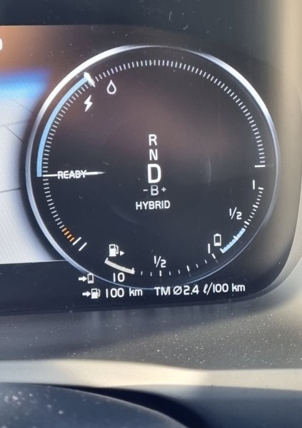 «ТО у дилера со всеми расходниками — 1 200 рублей». Белорус о владении 400-сильным гибридом Volvo XC90